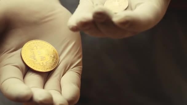 Νόμισμα Bitcoin Χέρια Άσπρα Γάντια 2018 Αυγούστου — Αρχείο Βίντεο