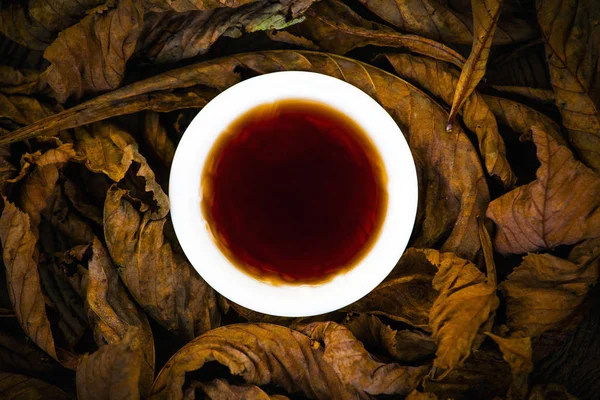 Black Chinese Tea Puer Glass Autumn Leaf — Stock Photo, Image