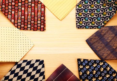 Kravat koleksiyonu ahşap masa