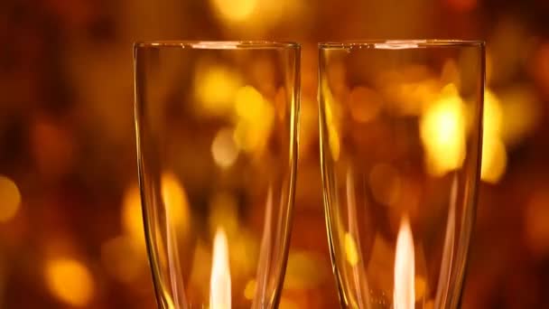 Два Пустых Бокала Шампанского — стоковое видео