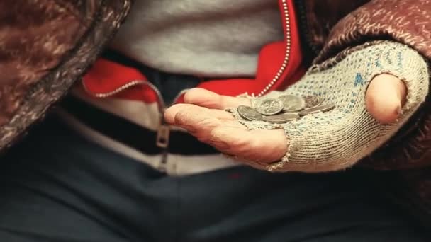 Hombre Vagabundo Moneda Manos Metraje — Vídeos de Stock