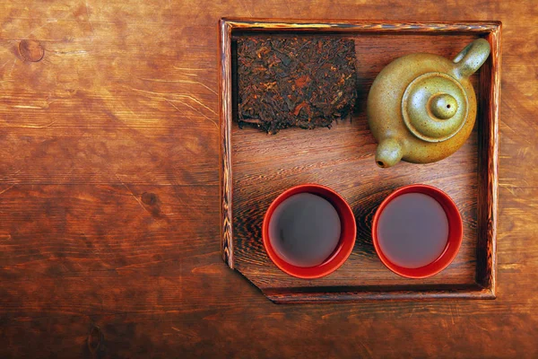 中国茶壶黑茶杯桌 — 图库照片