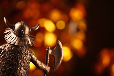 Metal Viking şekil altın bokeh