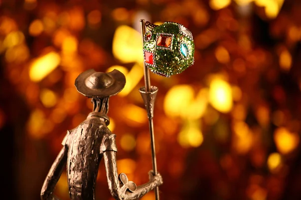 Metall Ritter Figur Neujahr Spielzeugball Gold Bokeh — Stockfoto
