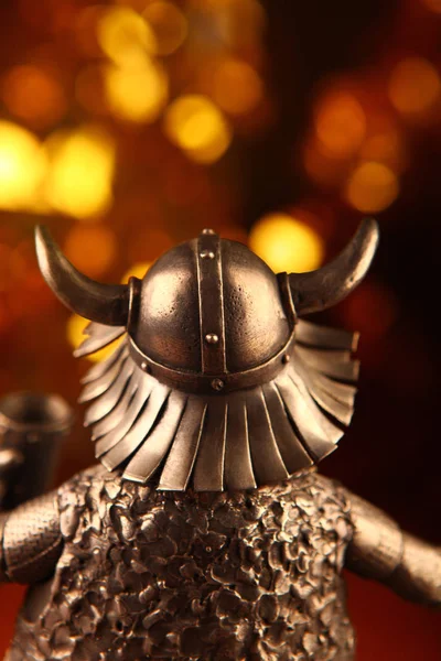 Metal Viking Figur Guld Bokeh — Stockfoto