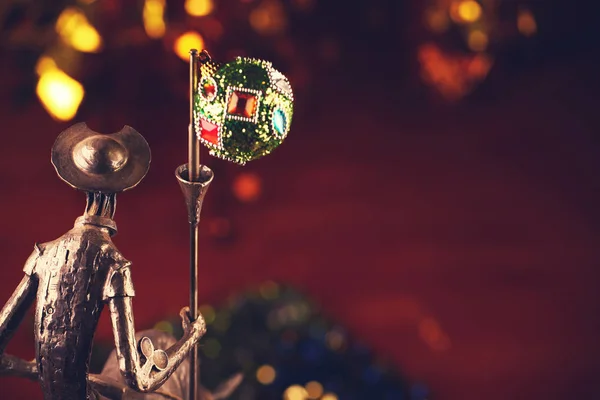 Metall Ritter Figur Neujahr Spielzeugball Gold Bokeh — Stockfoto