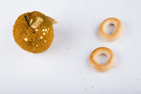 Gouden Appel Baranka Cookies Witte Achtergrond Niemand — Stockfoto