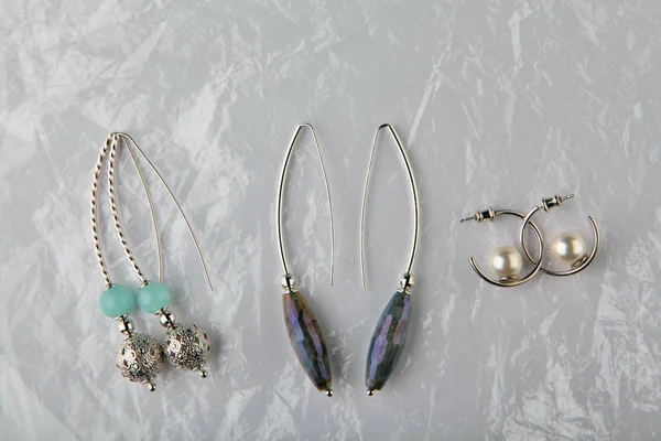 gümüş küpe taş set paketi arka plan 