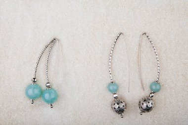 gümüş küpe Mavi Akik şeker arka plan 