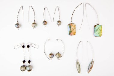 gümüş küpe Labrador taş kimse beyaz arka plan belirleme 