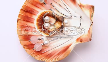 gümüş küpe inci kabuğu hd görüntüleri beyaz arka plan