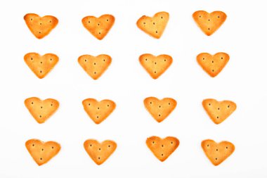 Mini kalpler çerezleri beyaz arka plan stüdyo