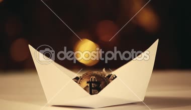 Bitcoin para beyaz kağıt tekne Yangın alev altın bokeh studio hd ayak Moskova 2018 19 Aralık