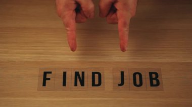 iş metin ahşap masa yetişkin adam hd görüntüleri bulmak 