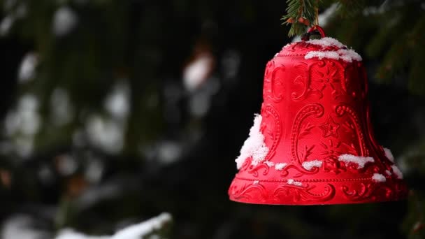 Nieuwjaar Rode Bell Natuurlijke Straat Fir Tree Wintersneeuw Moskou Stad — Stockvideo