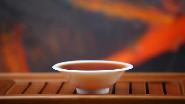 Chinois Noir Thé Chaud Tasse Bambou Bureau Séquences — Video