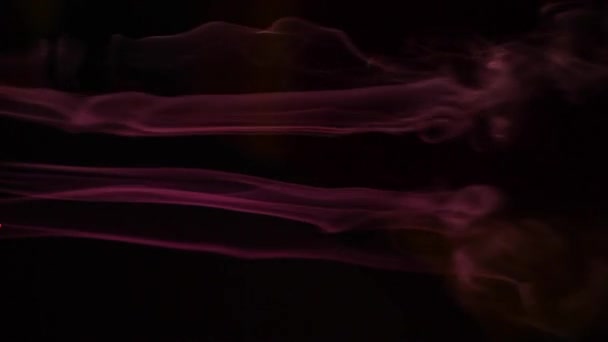 Humo Púrpura Aroma Palos Fondo Oscuro Metraje — Vídeo de stock