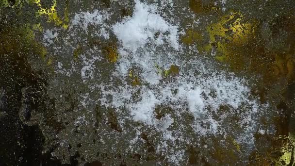 Glas Schnee Wasser Tropfen Gold Bokeh Filmmaterial — Stockvideo