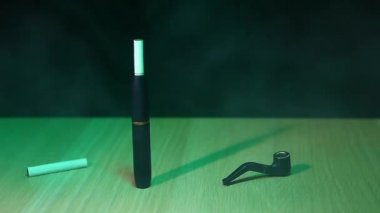 elektronik duman aygıtı tablo koyu arka plan kimse hd ayak