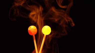 iki lolipop duman koyu arka plan kimse hd ayak 