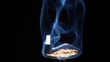 Sigara boru duman koyu arka plan hd ayak 