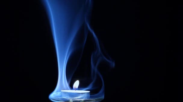 Kerzenwachs Feuer Flamme Rauch Dunkler Hintergrund Niemand Filmmaterial — Stockvideo