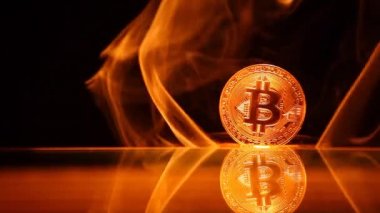 Bitcoin para duman yansıma koyu arka plan kimse hd ayak Moskova 7 Ocak 2019 