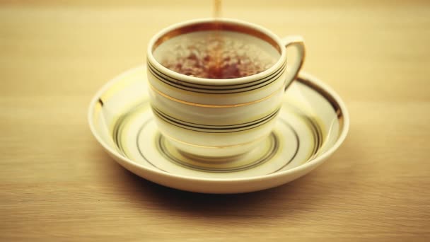 Μαύρο Τσάι Κύπελλο Ξύλινο Τραπέζι Βίντεο — Αρχείο Βίντεο
