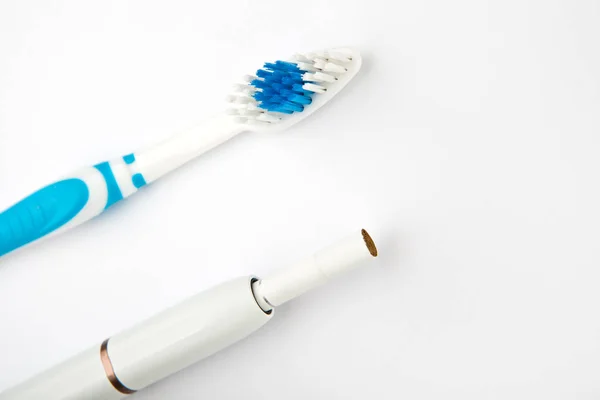 Zubní Kartáček Elektronické Kouře Zařízení Bílé Pozadí Nikdo — Stock fotografie