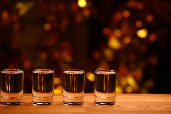 Vodka Üveg Lövés Asztal — Stock Fotó