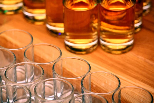 Üres Üveg Lövés Whiskey Fából Készült Asztal — Stock Fotó