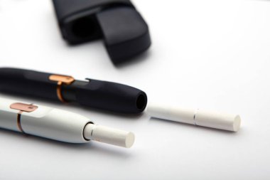 elektronik duman aygıtı studio beyaz arka plan 