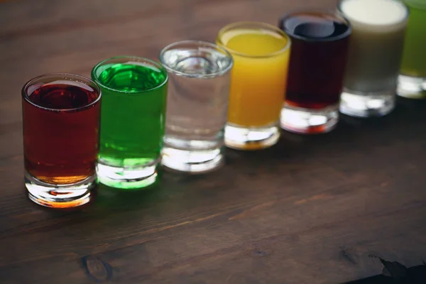 Alkohol Zastřelených Skleněný Stůl — Stock fotografie