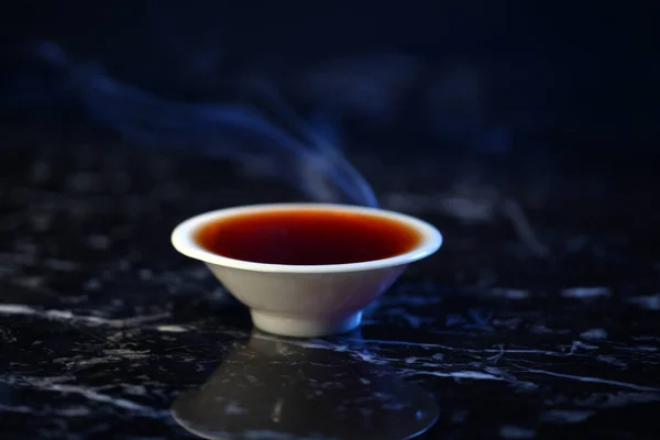 Negro Caliente Chino Blanco Taza Fondo Mármol — Foto de Stock