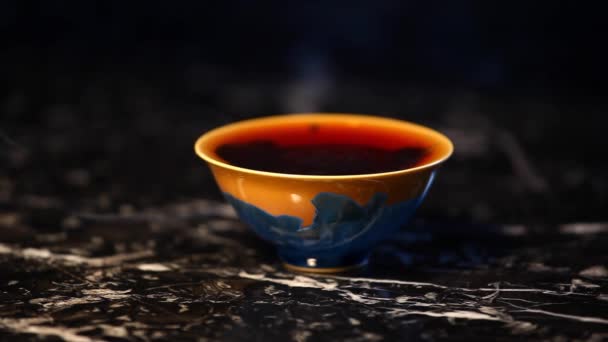 Preto Quente Chinês Chá Copo Mármore Fundo Imagens — Vídeo de Stock