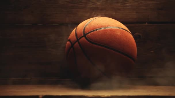Koszykówka Piłka Drewniane Biurko Dym Materiału — Wideo stockowe