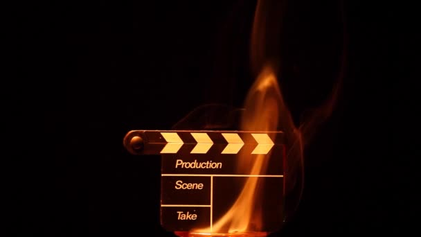 Füst Clapperboard Sötét Háttér Felvétel — Stock videók