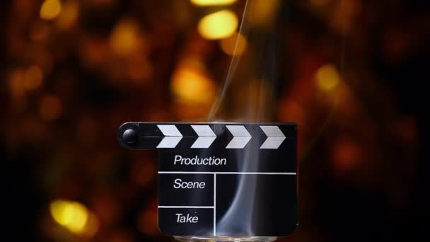 Clapperboard Humo Oro Bokeh Material Archivo — Vídeos de Stock