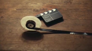 video film clapper tahta ahşap masa hd görüntüleri 
