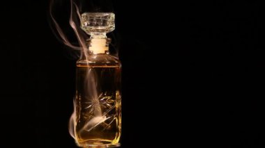 Cam parfüm duman koyu arka plan kimse hd ayak 
