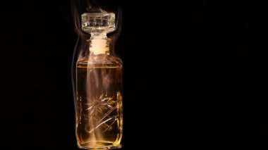 Cam parfüm duman koyu arka plan kimse hd ayak 