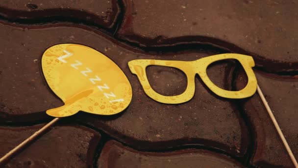 Paper Yellow Mask Glasses Road Water Drops Spring Season Footage — Stock Video