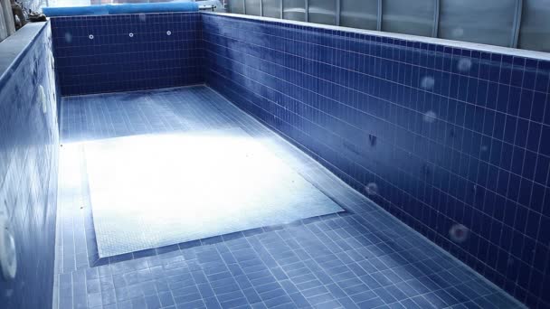 空游泳池肥皂泡没有人高清镜头 — 图库视频影像