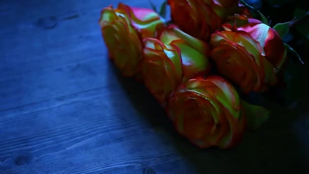 Rose Fleur Table Bois Personne Images — Video