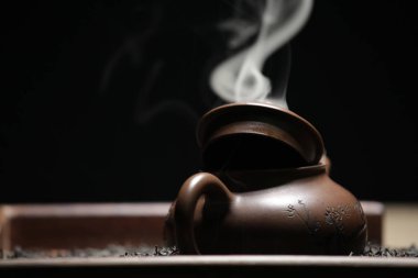 Siyah çay çaydanlık kimse duman 