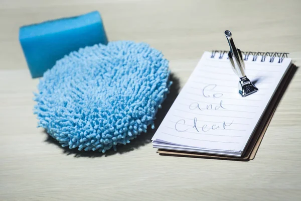 Blue Clean Sponge Iron Small Vacuum Cleaner Notepad Nobody — Stock Photo, Image