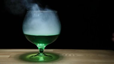 Pelin cam duman el ahşap masa hd ayak kimse 