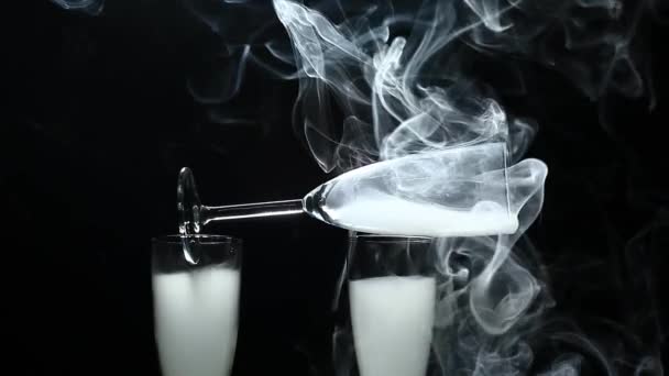 Champagne Glass Smoke Nobody Dark Background Footage — Stock Video