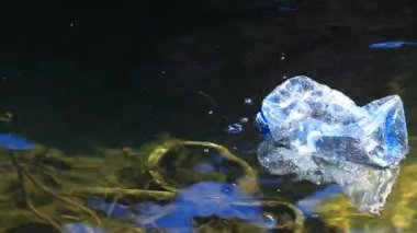 boş plastik şişe göl kimse hd görüntüleri 