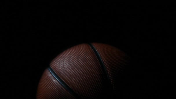 皮革篮球黑暗背景没有人高清镜头 — 图库视频影像